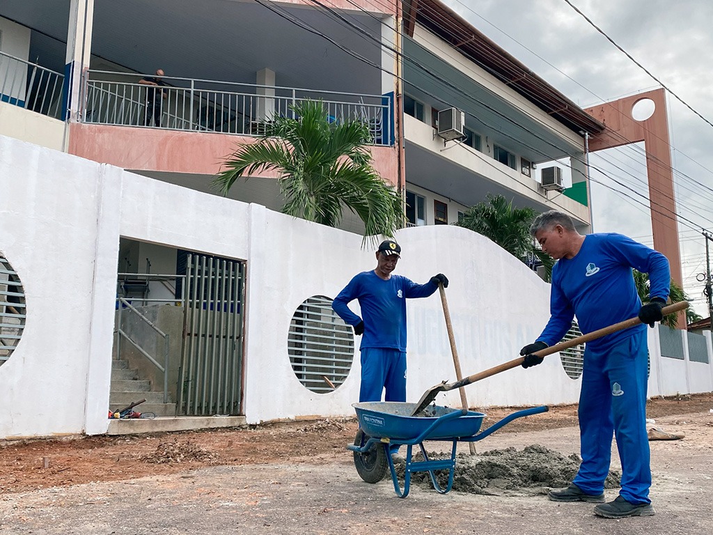Escola Augusto dos Anjos